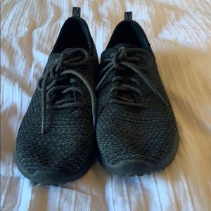 Sketchers Mans 9 1/2 Shoe